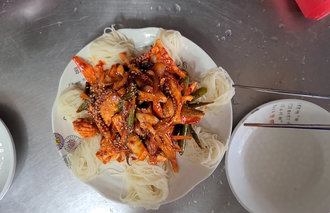 오징어 비빔국수