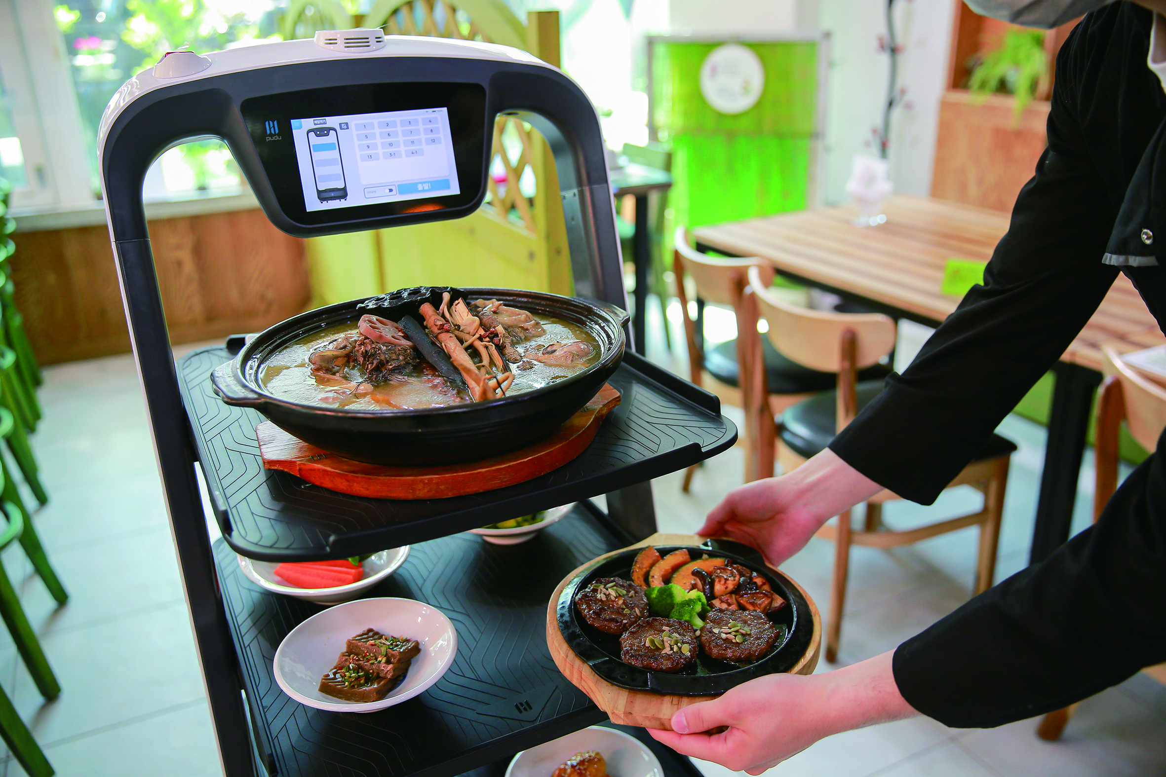 매장 내 서빙로봇